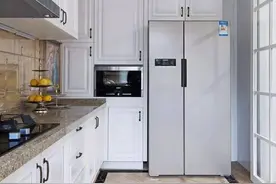 冰箱摆在哪里最方便？原来80%的人都放错，兼顾餐厨一体才好用图片