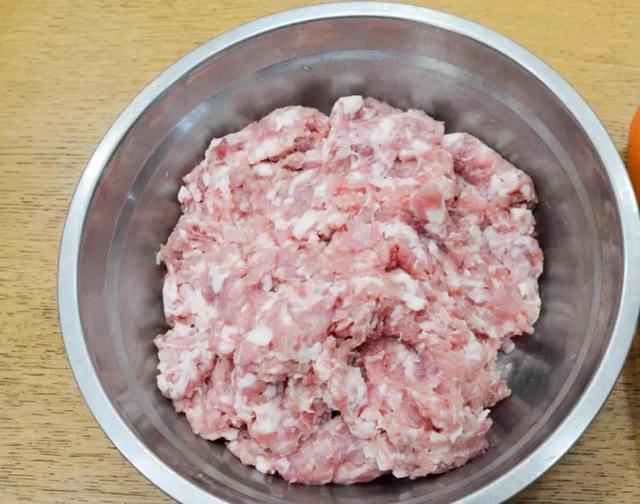 如何制作酥脆嫩滑的炸肉丸子？详细步骤轻松掌握，口感鲜美不油腻