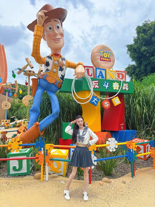 香港迪士尼20周年庆典启幕,中国演员司瑶化身迪士尼精灵同庆“奇妙派对”