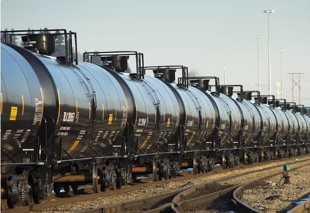 明抢5000万桶石油后，特朗普转头才发现：中国连一桶都不肯买了