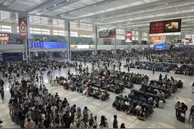 端午假期 重庆火车站累计发送旅客70.4万人次图片