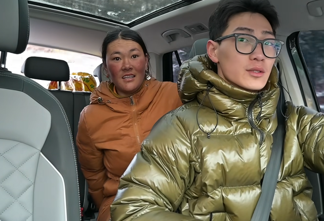 小伙自驾西藏被牧民求助，热心帮忙充电宝却被偷，录像拍下全过程