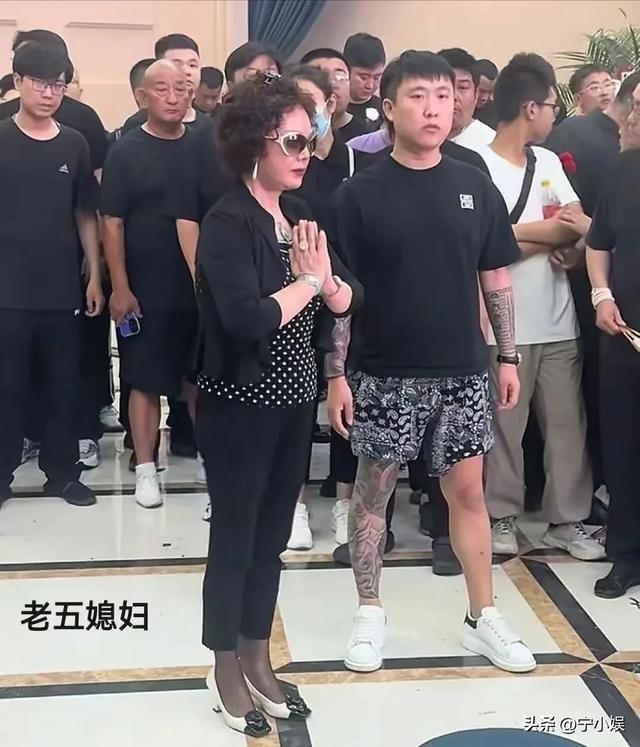不知廉耻！杨少华头七刚过，被曝发妻小三同住的杨议竟更理直气壮