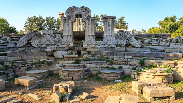 圆明园被烧毁160年后，专家打捞河道时，挖出一个罕见的文物