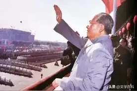 毛主席的手确实大，据他的警卫员回忆：毛主席的手比普通人的都大图片