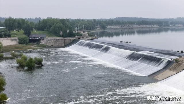 “北方都江堰”！秋日阳光洒在戴村坝，碎成万点金光！