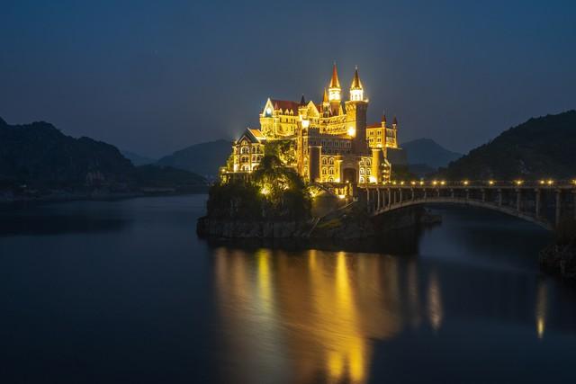 风景媲美桂林，气候不输昆明，这座西南小城才是度假天花板