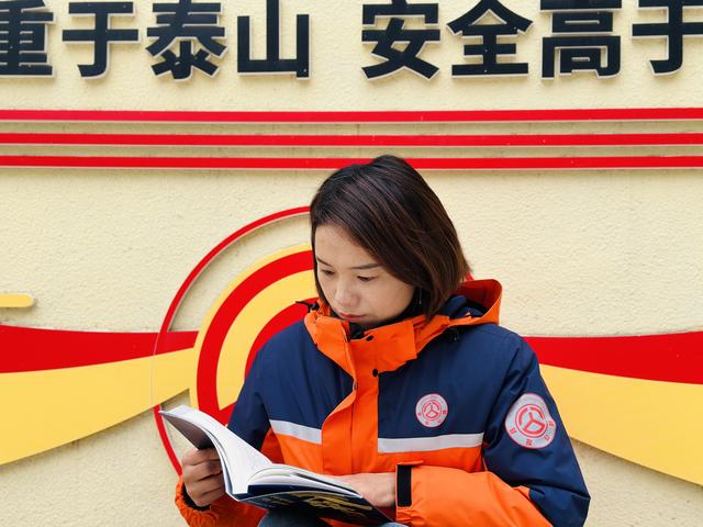 《天路见证——川藏公路甘孜段“两路”精神传承史》——序