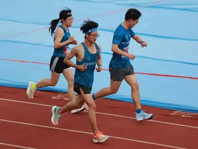 北京航空航天大学：从减肥30斤到800米纪录，她跑出热辣滚烫！