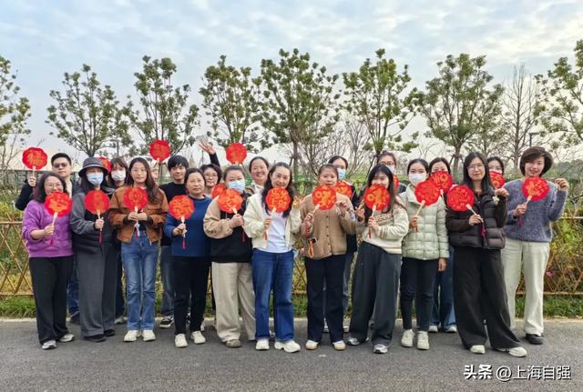 各区动态｜青浦：党旗耀自强·红杉映初心