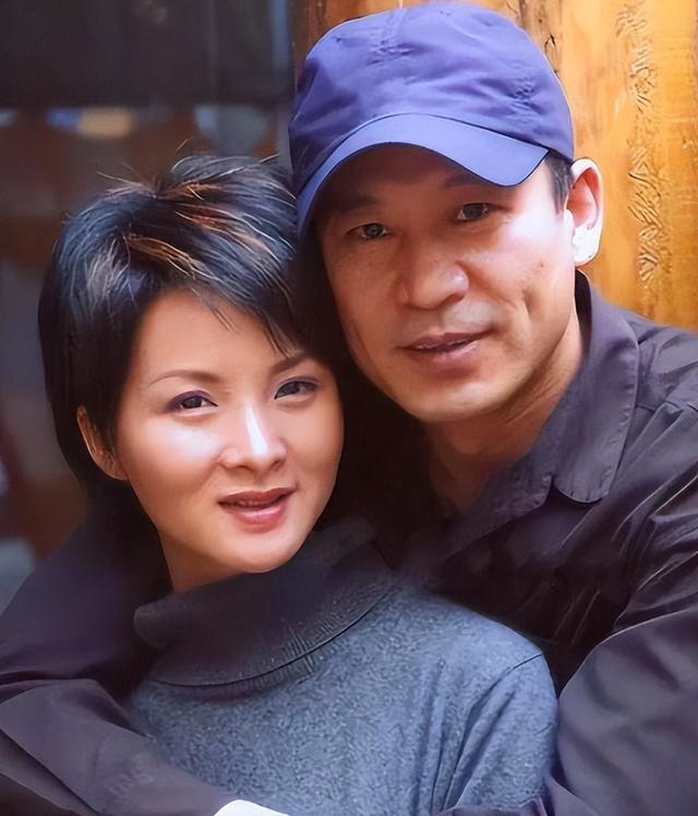 吃里扒外！定居美国13年	，回国捞金惨遭“驱逐”，52岁活成了笑话