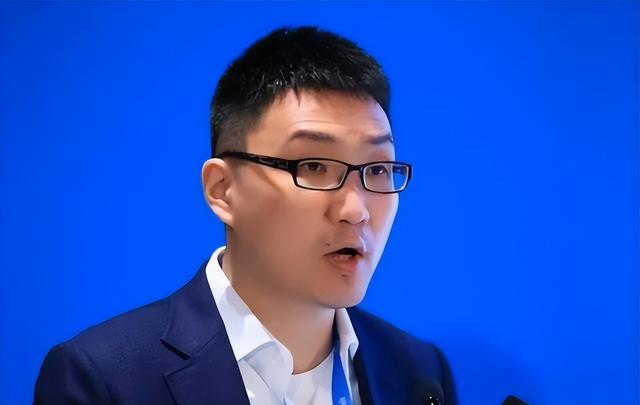 放弃首富做“首善”，他41岁无偿捐出了1000亿，功成身退令人羡慕