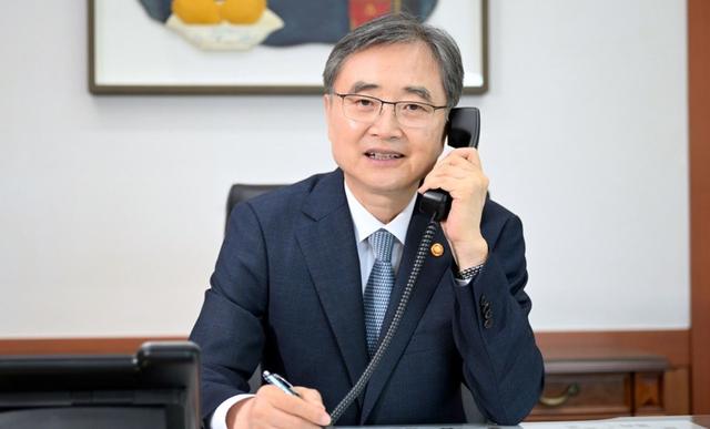 韩总统府回应外长言论，毫无对华友好诚意，妄自尊大只能自作自受