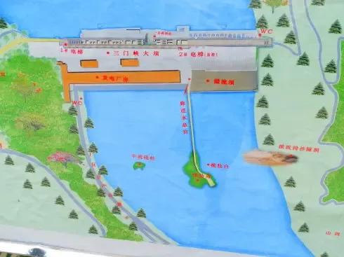 三门峡和小浪底水坝到底怎么了？为什么一个吹上天，一个被诟病？