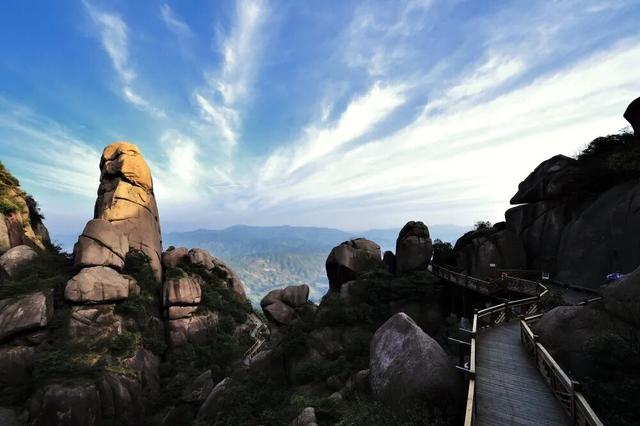 雄石擎苍 气吞寰宇——灵山“雄霸天下”
