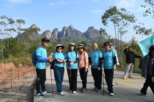 2025年第三届“多彩龙川·古邑苏区”环霍山30公里徒步活动举行