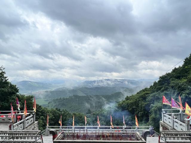 七夕来铁刹山看万千灯辉