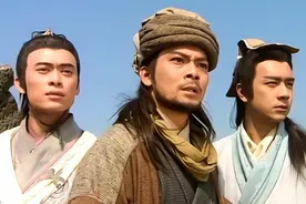 萧峰三兄弟若死斗一场，谁能活下来？金庸：三人根本不在一个段位图片