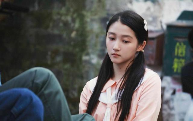 与鹿晗分手传闻七个月后，关晓彤成功破局，高调官宣喜讯全网恭喜