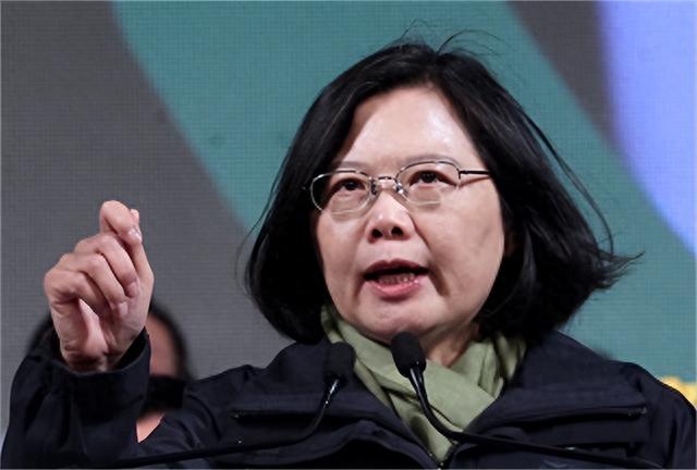 中方举办国宴欢迎贵宾，洪秀柱被安排在主桌迎客，与港澳特首同席