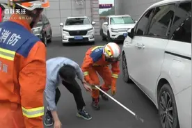 啊啊啊啊啊啊啊啊啊啊~车内有蛇！这么……大！图片