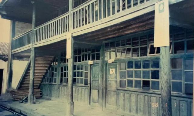 从云南山寨到都市白领，当她抛房离婚回村，野性如何战胜规训？