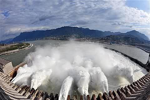 修建三峡工程，日本故意提供4000吨劣质钢材，中国海关如何应对？