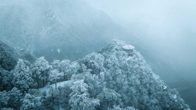 庐山初雪记：红裙油伞赴云端冰雪之约！