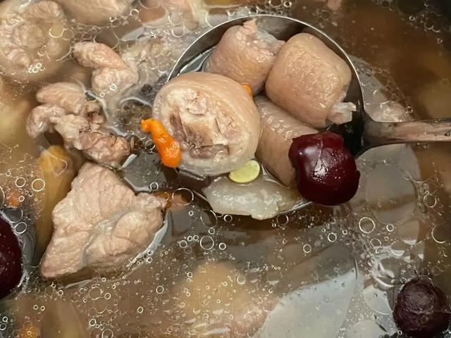 花胶烦乌鸡黑豆一起吗 2026年乌鸡黑豆花胶汤