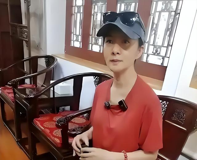 吃里扒外！定居美国13年，回国捞金惨遭“驱逐”，52岁活成了笑话