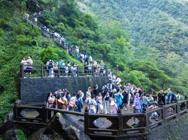 明月山国庆假期人气满满，直击活动现场→