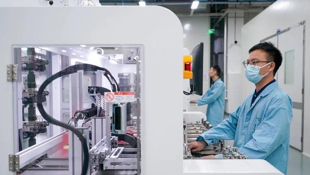 国产光刻胶再放大招：突破7nm关键技术，8家巨头生产，日美慌了？