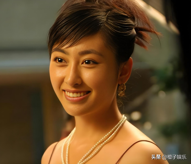她是军艺校花，被大25岁张铁林抛弃后，为何又嫁给著名的“坏蛋”