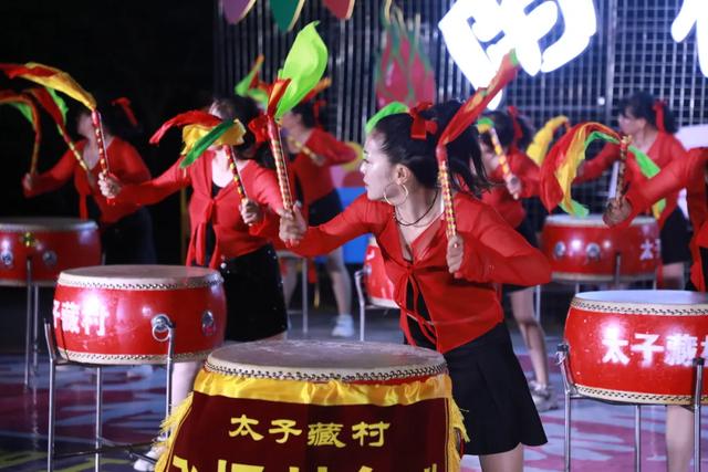 荧光夜跑遇见潮玩集市，本周六杨凌给你双倍快乐！