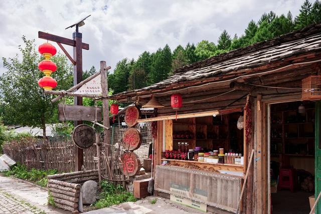 长白山有一座锦江木屋村，已有300多年，遗世独立又充满烟火气息