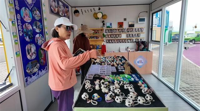 西乌旗：路通牧区 文旅“火出圈”通航让草原与城市紧密相连