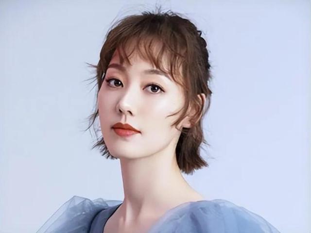 讨好大佬	，陪睡上位，遭央视“开除”，她身上的标签哪个才是真的