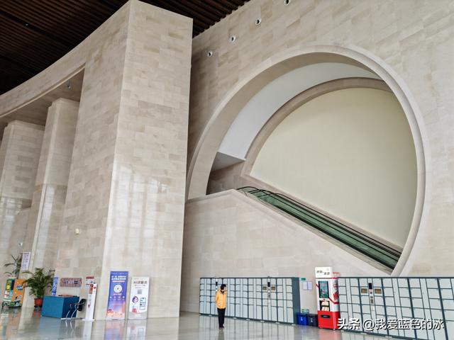 参观保定市博物馆，看到这个展厅，就觉得这个博物馆档次不够高