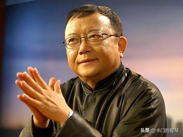 事实证明，被传卖掉上亿豪宅移民美国的王刚，已经走上另一条大道