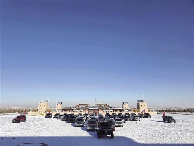 武川县2025年冬季系列文旅活动启动 百人越野车队穿越大青山赏雪景