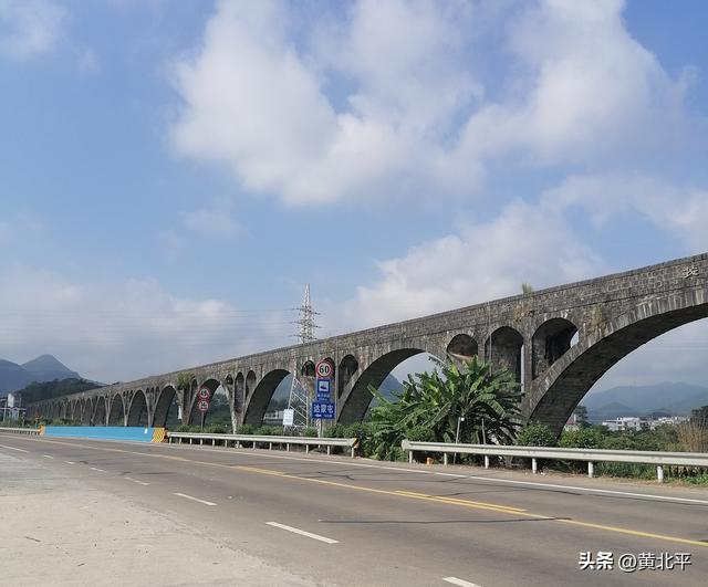 广西南宁市马山县周水村，探那马土司故地，有水上乐园还有斗牛场