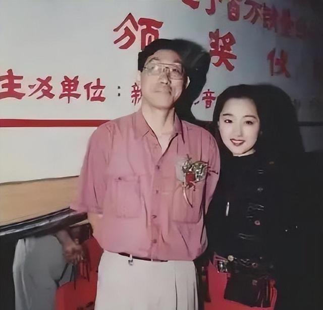 善恶终有报，53岁不婚不育的杨钰莹，原来早已经上了另一条大道！