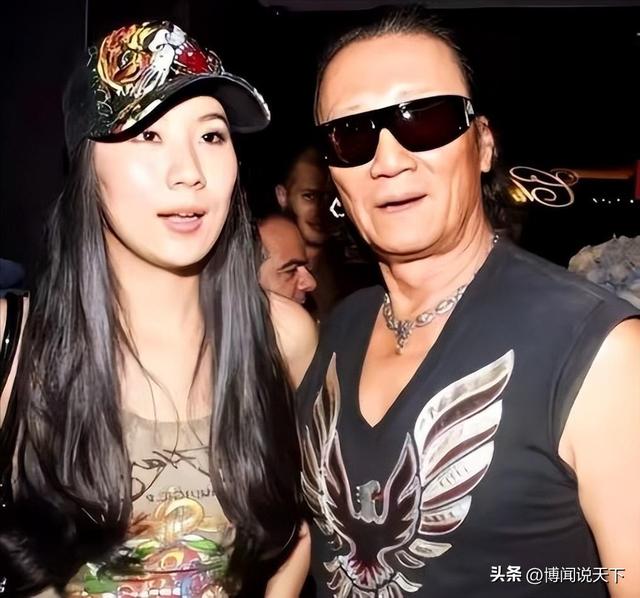 豁出去了！自曝私密事的Coco，没给89岁的谢贤留一点体面