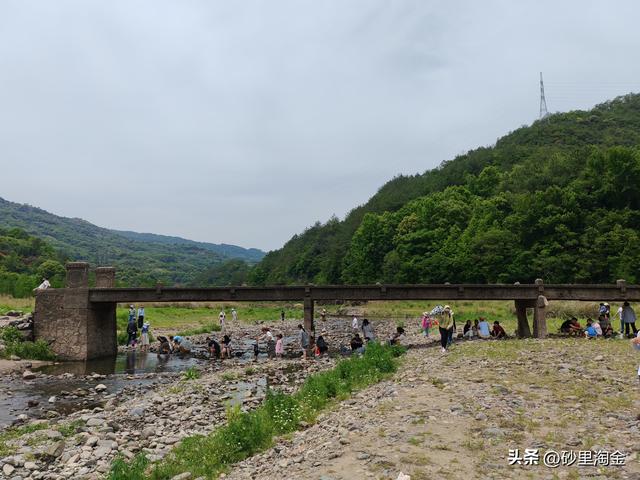 亭下湖