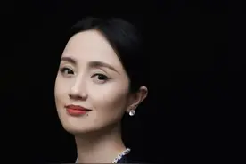 51岁朱媛媛离世，丈夫辛柏青发文：结婚19年，恩爱半生，如今永别图片