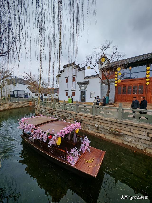 湖北祥云湾初春：垂柳展新颜 古建谱华章