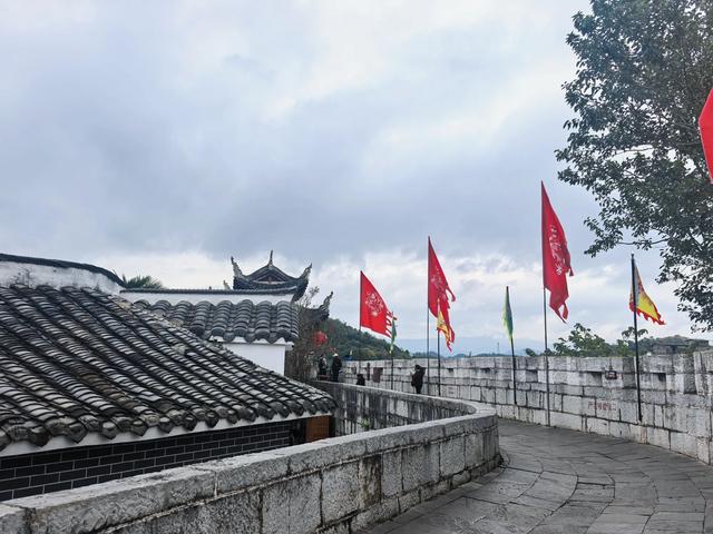 青岩古镇：贵州的避暑胜地与历史瑰宝！