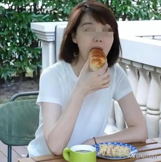 私生活混乱遭央视开除？被传与小尼结婚的她，现状如何？