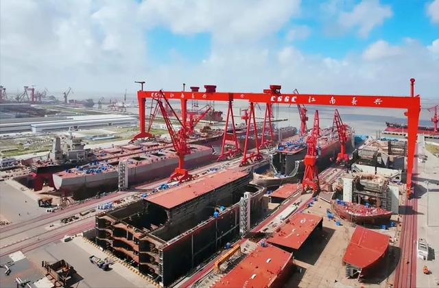 两艘同造？中国第5艘航母要来了：不复制福建舰，直接全面放大