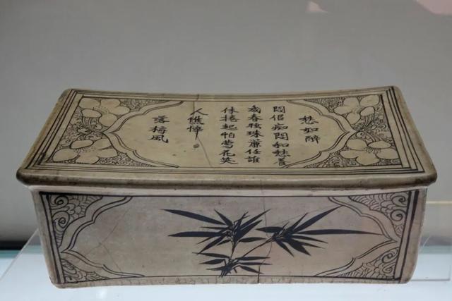 河北磁县，磁州窑博物馆笔记，那些白地黑花的枕头会讲故事